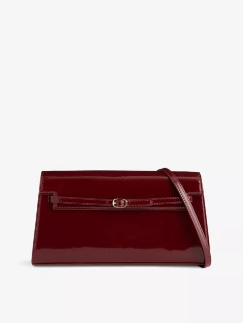 Bolsa de ombro de couro envernizado com cinto